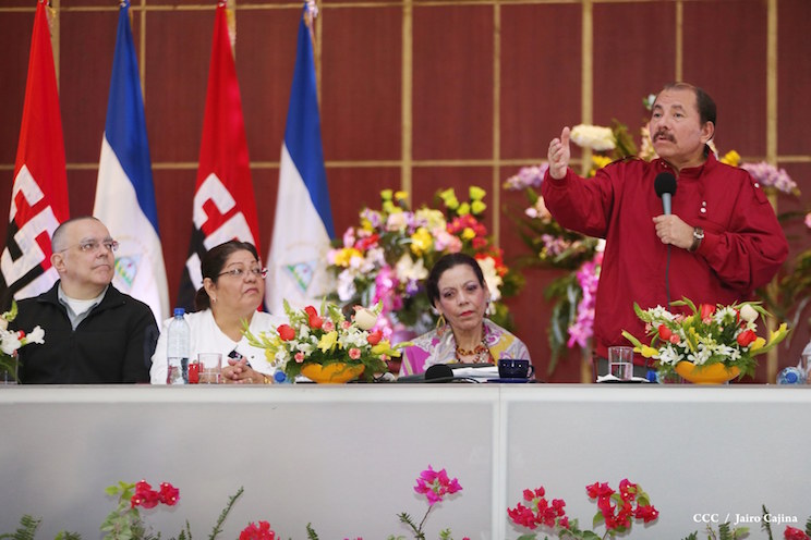 Presidente Daniel con los trabajadores